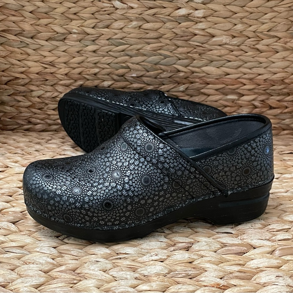 Dansko XP Pro Medallion Embossed‎ Black Clogs Women’s 37 / 6.5-7